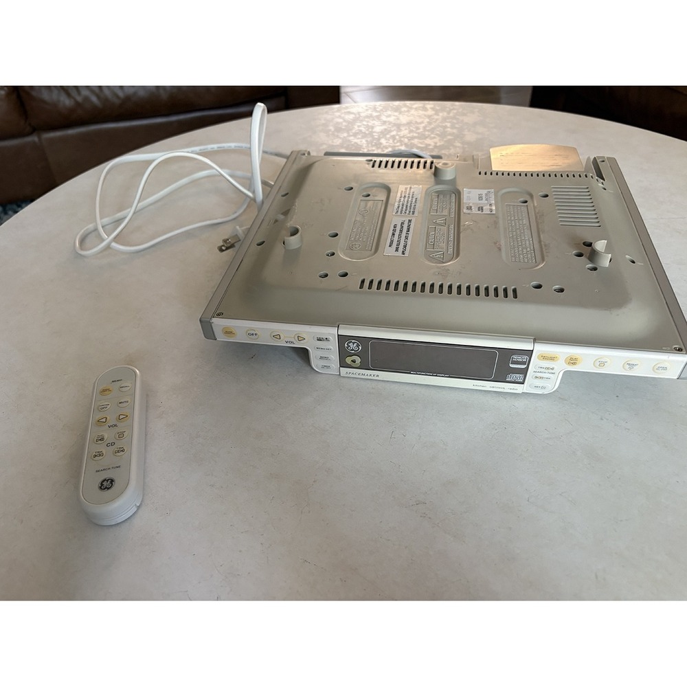 GE Spacemaker Under Cabinet Kitchen CD Player AM FM Radio Remote 7-5295A White